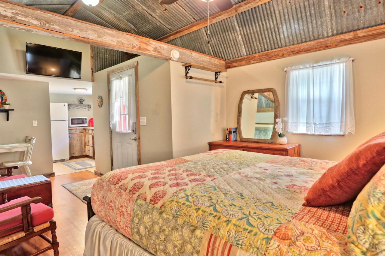 Sunflower Ridge Bungalow Wimberley Εξωτερικό φωτογραφία